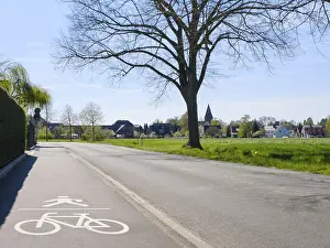 Bicycle Lane Pavement Prints: Shared pavement and cycle path