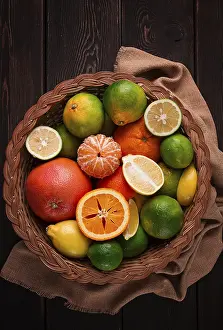 Citrus Fruit Mix Prints: Sortiment, Zitrusfruchte, in einem Korb