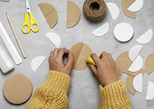 Handicrafts With Children Prints: Step 3 Add the glue in the centre