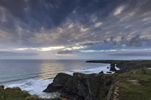 Uninhabited Cliff Line Prints: Sunset at Bedruthan steps, cornwall