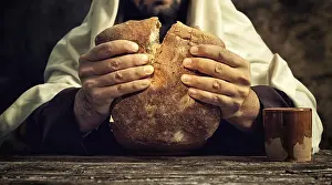 Framed Print : The Last Supper Print - Jesus breaks the bread Framed Print : The Last Supper Print - Jesus breaks the bread
