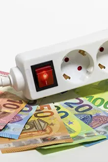 Energy Efficiency Prints: Switchable socket strip, euro banknotes