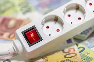 Energy Efficiency Prints: Switchable socket strip, euro banknotes
