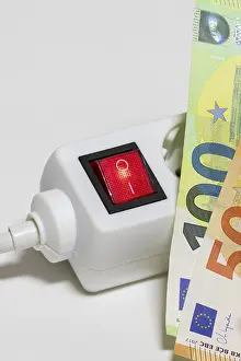 Energy Saving Hints Prints: Switchable socket strip, euro banknotes