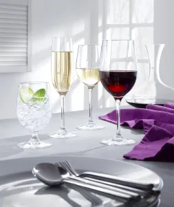 Dining Table Setup Prints: Tabe setting with filled wine glasses