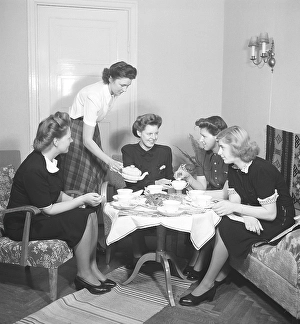 Old Fashioned Table Setting Prints: Tea time in the 1940s