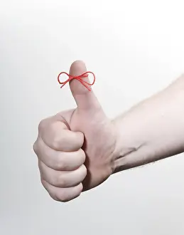 Memory Aid Prints: Thumbs up with a red string bow, memory