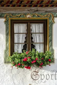 Luftlmalerei Tradition Prints: Typical Luftlmalerei around window with geraniums