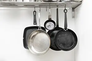Kitchen Device Images Prints: Various pans in different sizes and forms for cooking