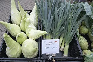 Pointed Cabbage Prints: Vegetables, pointed cabbage and leeks in crates