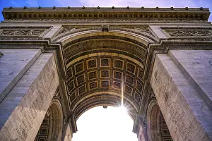 Paris Cityscape Prints: A view of the Arc de Triomphe located in Paris