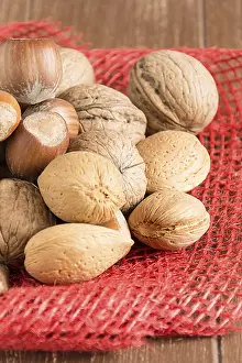 Advent Season Food Prints: Walnuts, hazelnuts, almonds and pecans