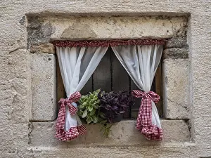 Eastern European Cityscape Prints: Window with floral decorations