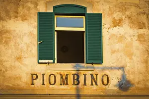 Empty City Streets Italy Prints: Window, house wall, plaster wall