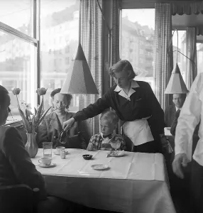 Coffee Shop Interior Photo Prints: Working in a restaurant in the 1950s