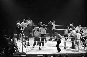 Wembley Boxing Match Prints: Henry Cooper v Joe Bugner