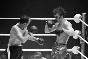 British Boxing History Prints: Henry Cooper v Joe Bugner