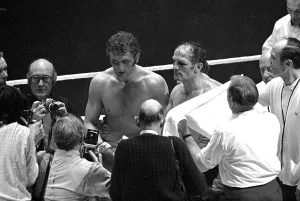 Wembley Boxing Match Prints: Henry Cooper v Joe Bugner