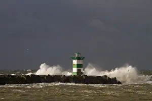 Stormy North Sea Coast Prints: Vuurtoren, Lighthouse