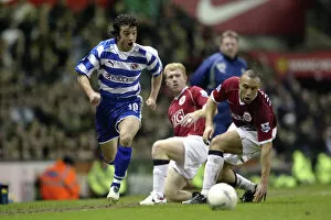 Images Dated 17th February 2007: Stephen Hunt leaves Paul Scholes and Mikael Silvestre on the floor as he tears down the wing